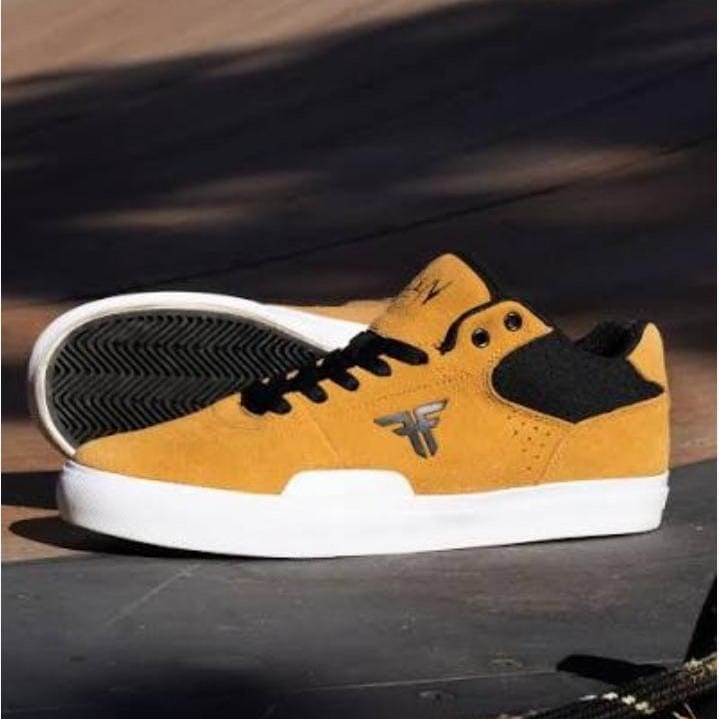 Fallen Camel/Black