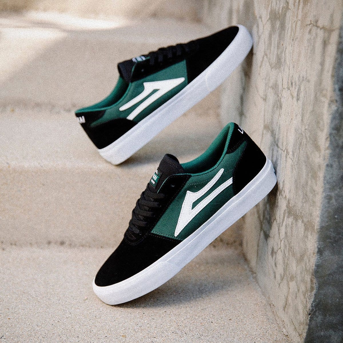 Zapatos lakai black pine